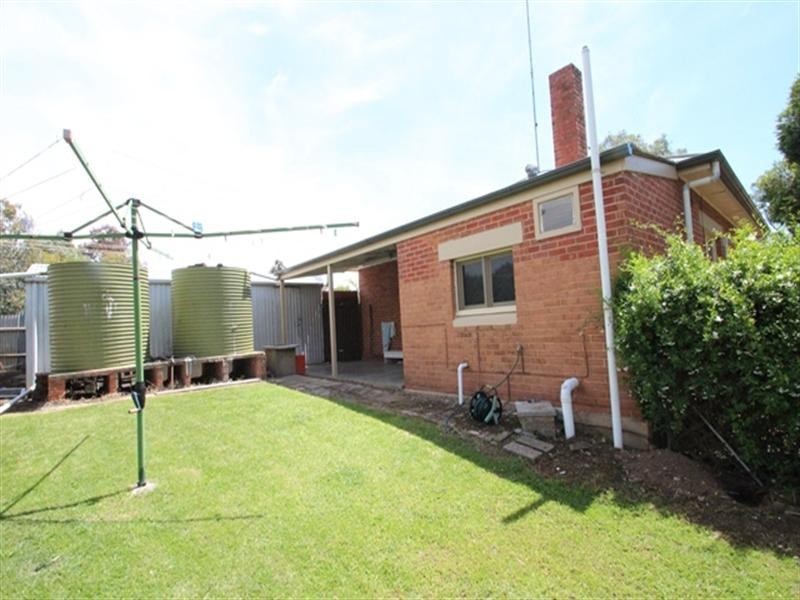 5 Young Street, Clare SA 5453