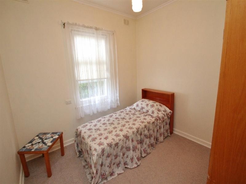 14 Powell Street, Clare SA 5453