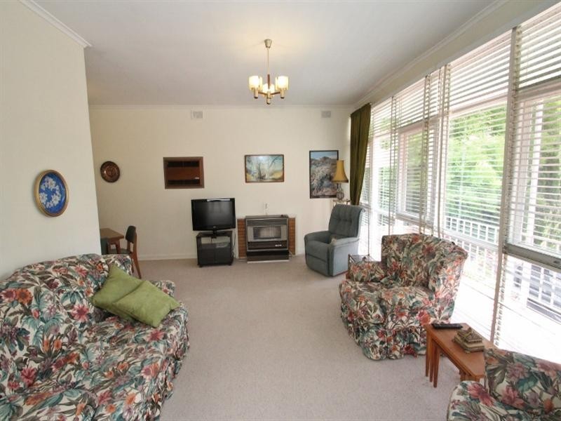 14 Powell Street, Clare SA 5453