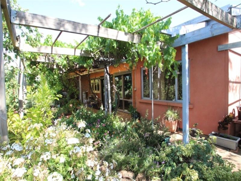 18 Smith Road, Leasingham SA 5452