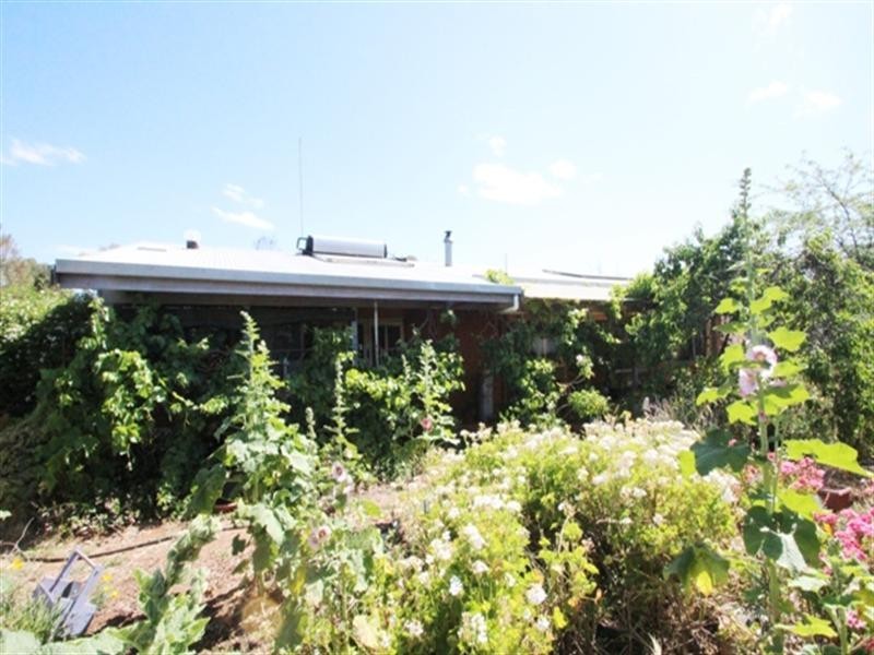 18 Smith Road, Leasingham SA 5452