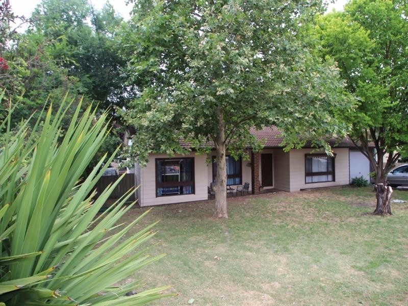 19 Edward Street, Clare SA 5453