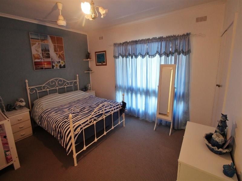 19 Edward Street, Clare SA 5453