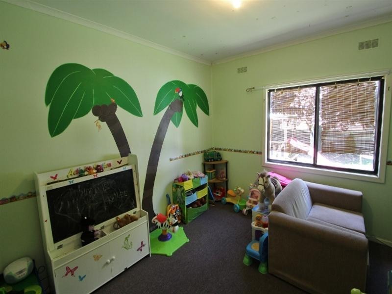 19 Edward Street, Clare SA 5453