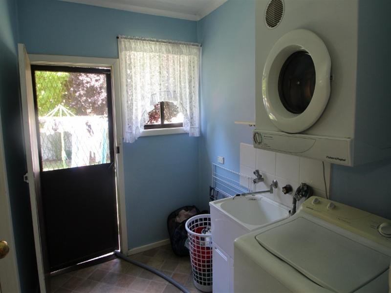 19 Edward Street, Clare SA 5453