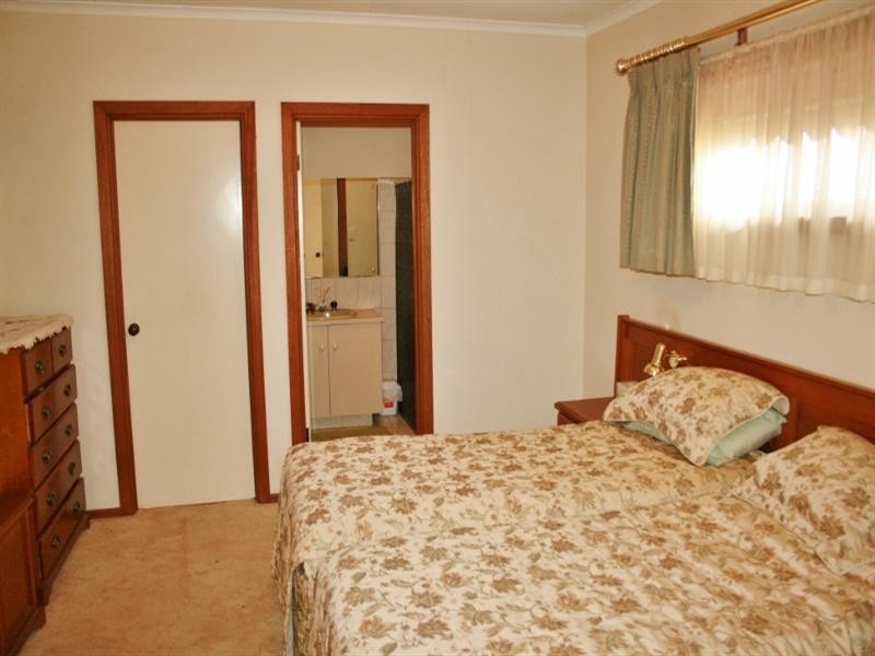 57 Calcannia Road, Clare SA 5453