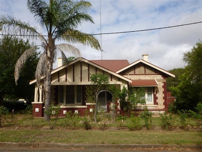 32 Jonathan Street, Clare SA 5453
