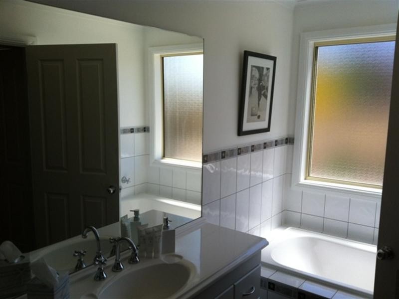 5 Bright Street, Clare SA 5453