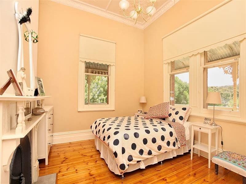 102 Main North Road, Clare SA 5453