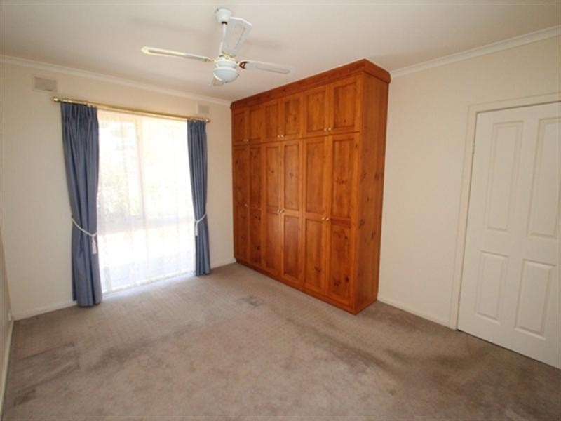8 Pollock Crescent, Clare SA 5453