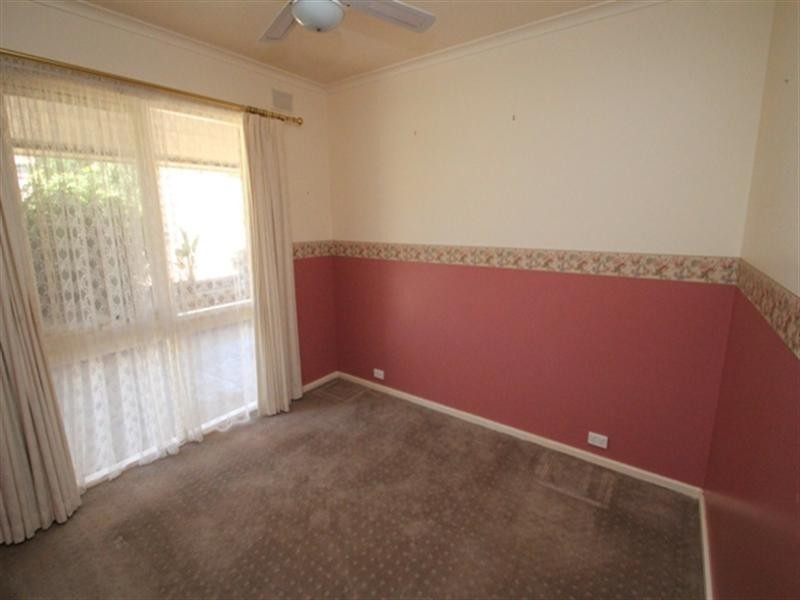 8 Pollock Crescent, Clare SA 5453
