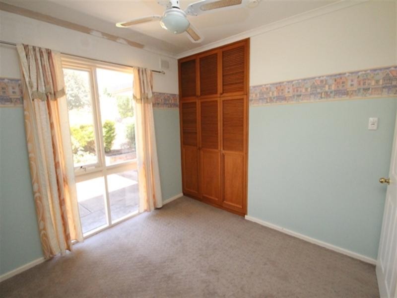 8 Pollock Crescent, Clare SA 5453