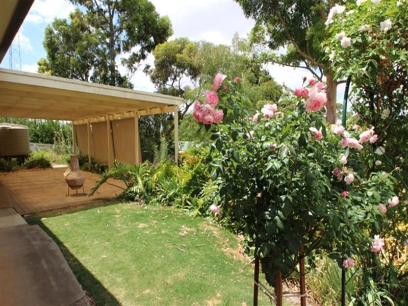 8 Pollock Crescent, Clare SA 5453