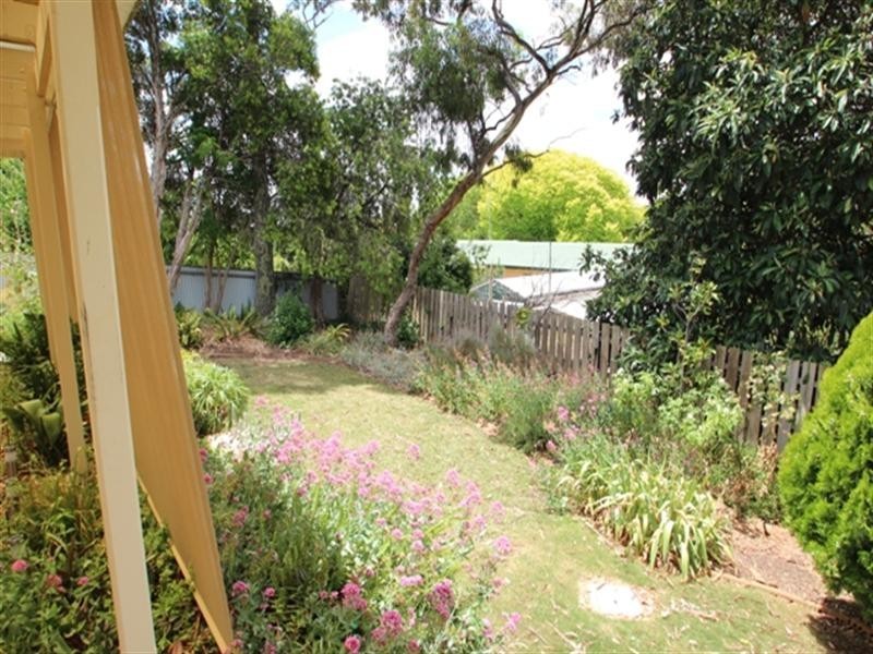 8 Pollock Crescent, Clare SA 5453