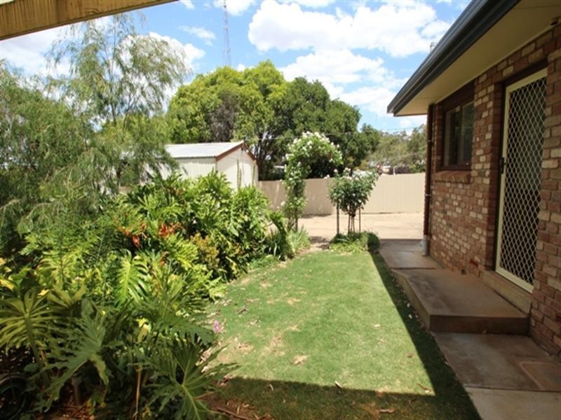 8 Pollock Crescent, Clare SA 5453