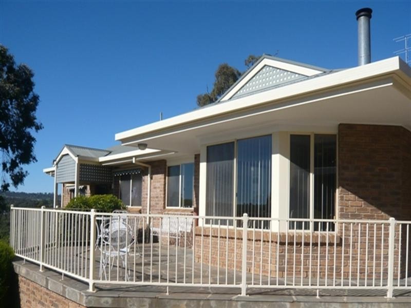 6 Michael Court, Clare SA 5453