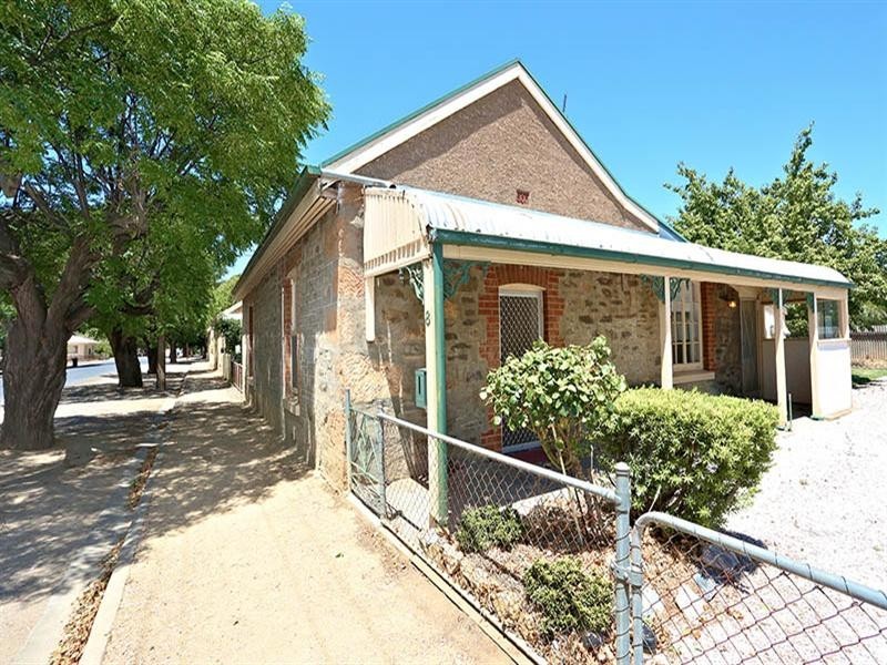 8 Upper Thames Street, Burra SA 5417
