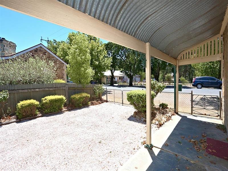 8 Upper Thames Street, Burra SA 5417