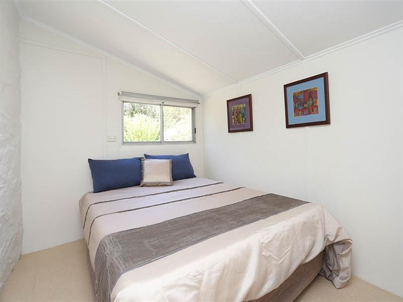 8 Upper Thames Street, Burra SA 5417