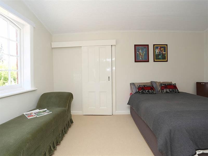 8 Upper Thames Street, Burra SA 5417