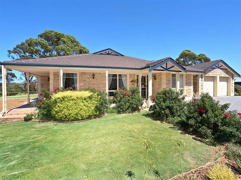 8 March Court, Clare SA 5453