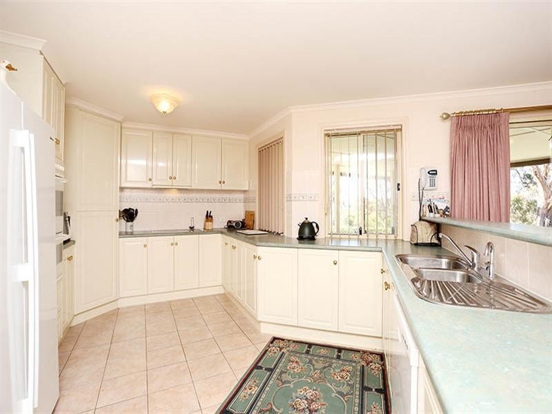 8 March Court, Clare SA 5453