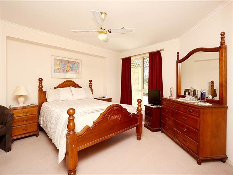 8 March Court, Clare SA 5453