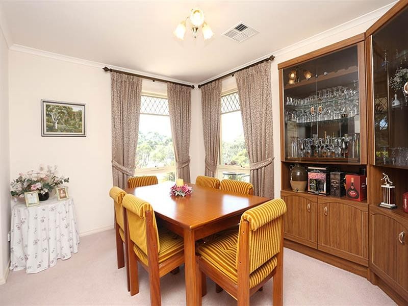 8 March Court, Clare SA 5453