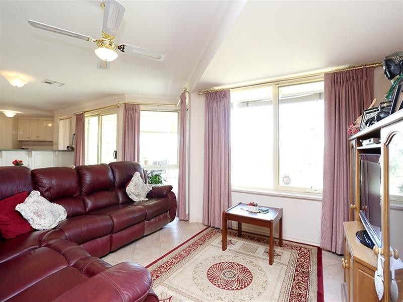 8 March Court, Clare SA 5453