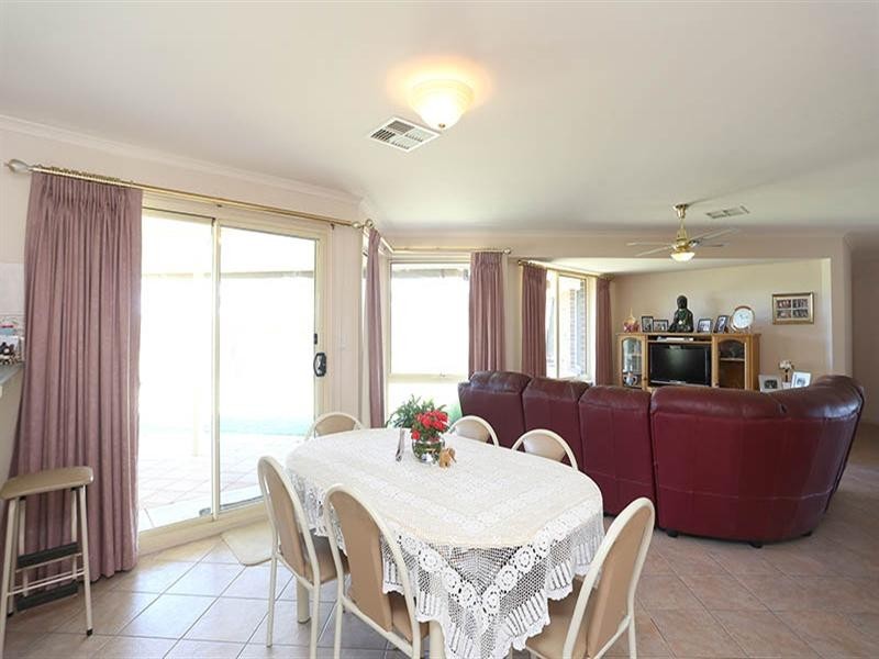 8 March Court, Clare SA 5453