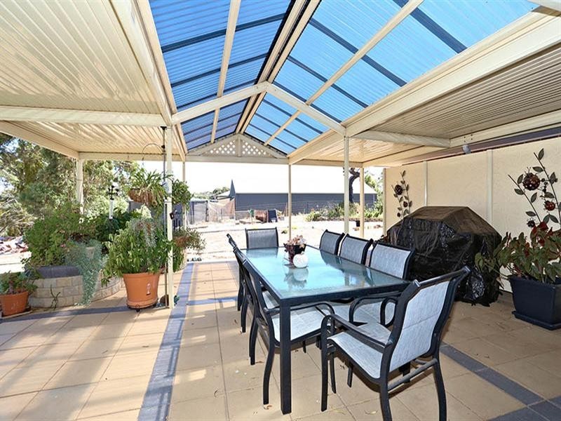 8 March Court, Clare SA 5453