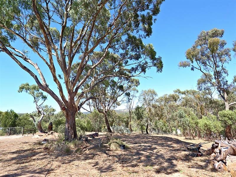 8 March Court, Clare SA 5453