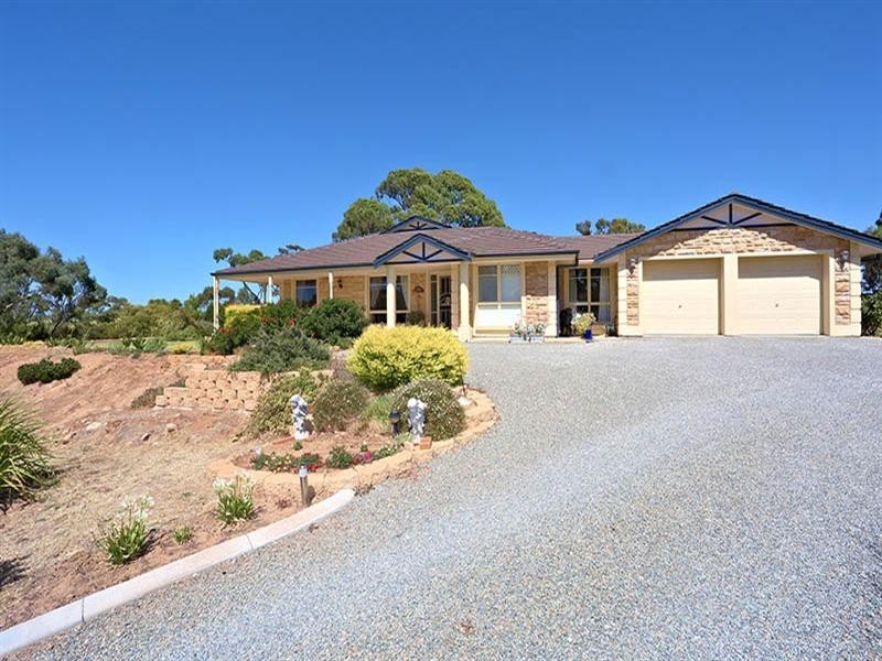 8 March Court, Clare SA 5453