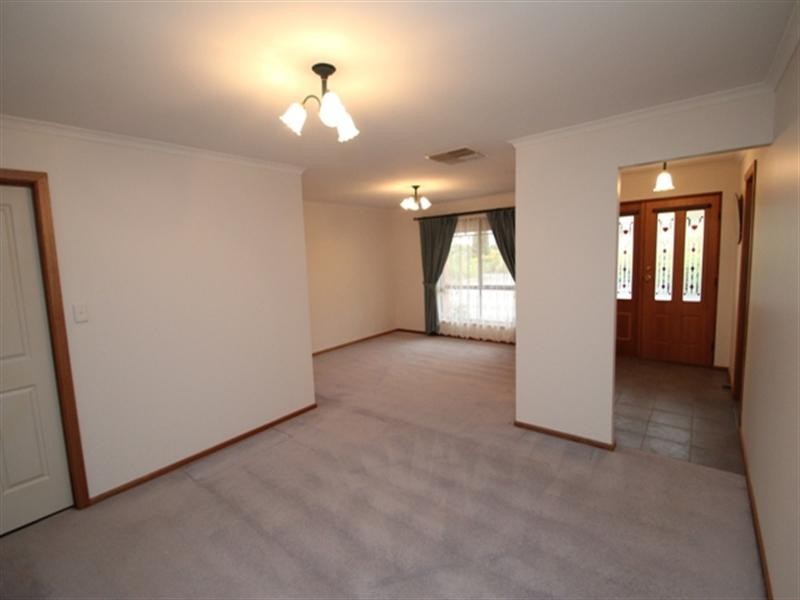 13 Jarman Crescent, Clare SA 5453