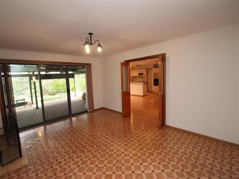 13 Jarman Crescent, Clare SA 5453