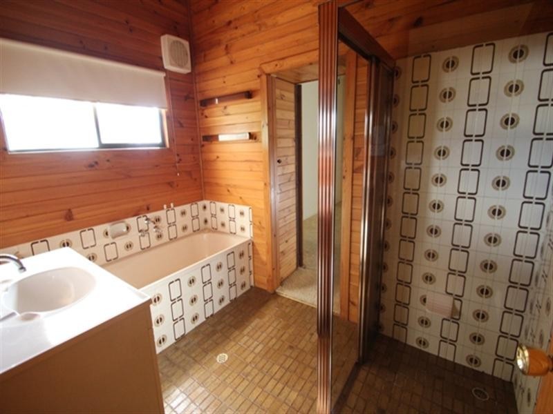 11 Kelly Street, Clare SA 5453