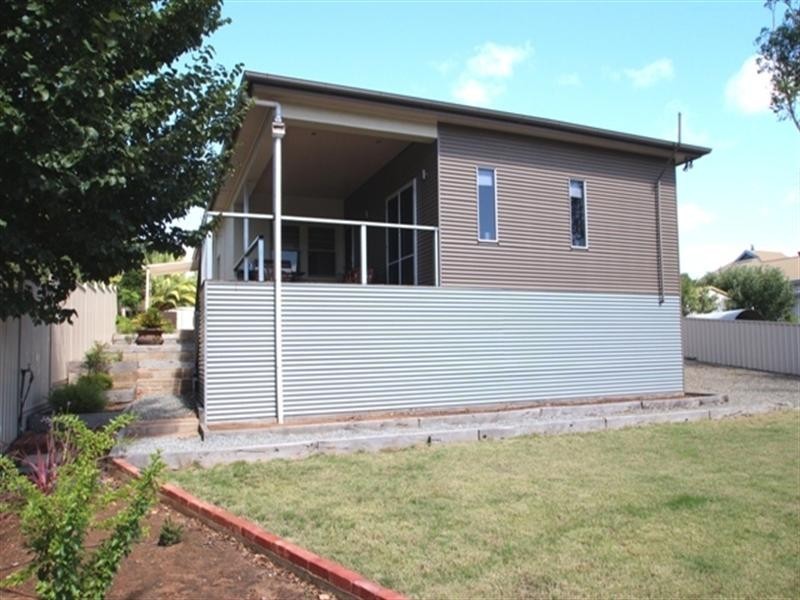 2 Barnard Street, Clare SA 5453