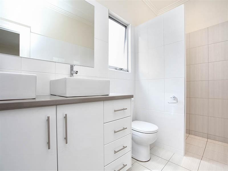 2 Barnard Street, Clare SA 5453