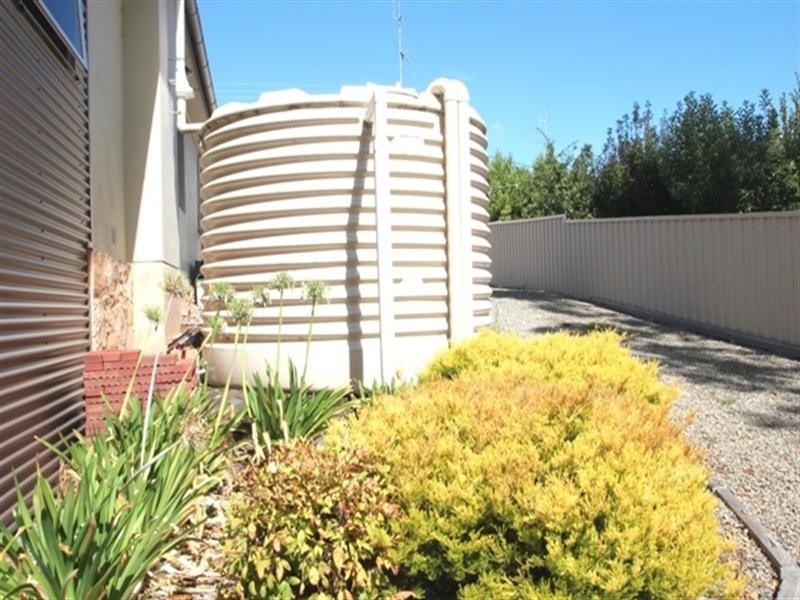 2 Barnard Street, Clare SA 5453