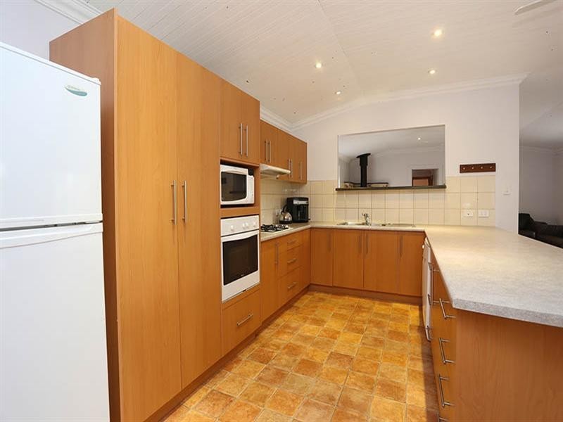 23 Warenda Road, Clare SA 5453