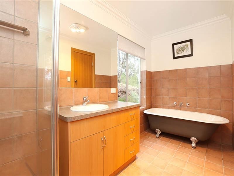 23 Warenda Road, Clare SA 5453