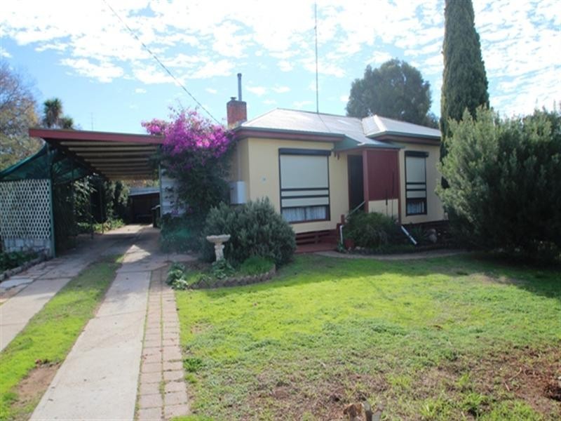 11 Kelly Street, Clare SA 5453