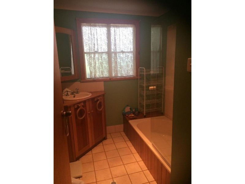 11 Powell Place, Clare SA 5453