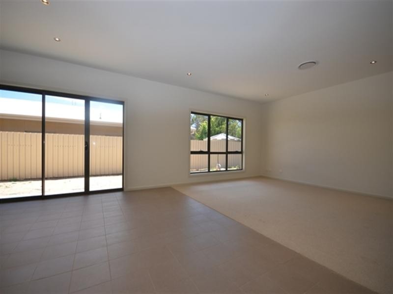 Unit 8, 6 William Street, Clare SA 5453