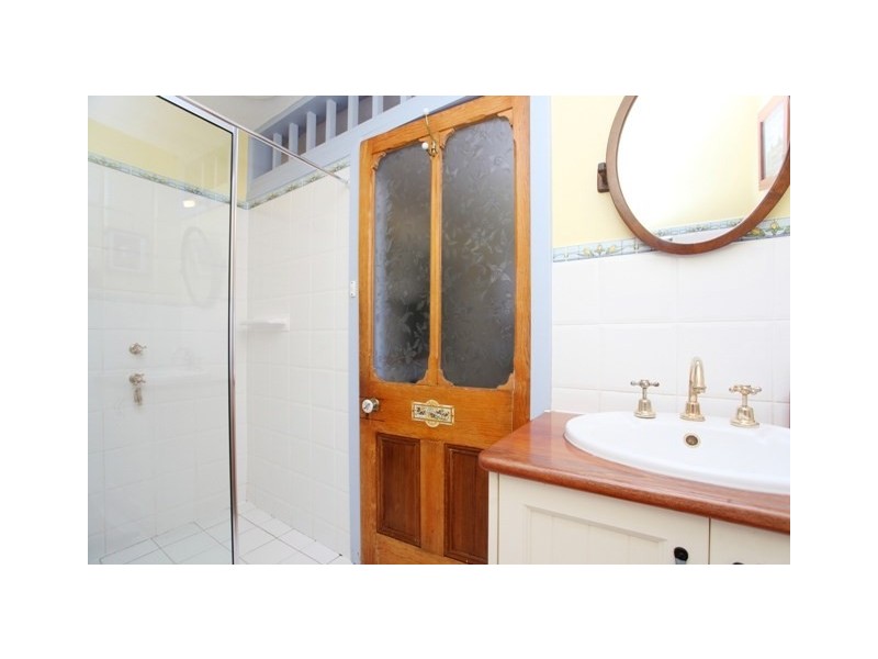 6 Copper House Street, Burra SA 5417