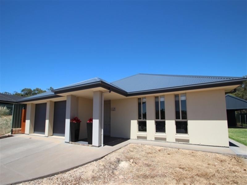 4 Tamblyn Street, Clare SA 5453