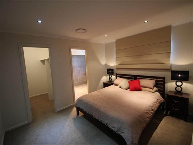 4 Tamblyn Street, Clare SA 5453