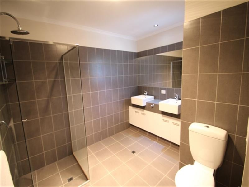 4 Tamblyn Street, Clare SA 5453