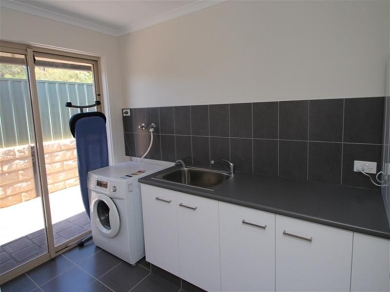 4 Tamblyn Street, Clare SA 5453