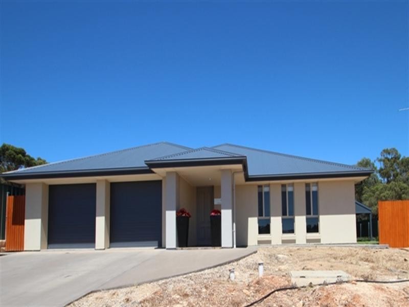 4 Tamblyn Street, Clare SA 5453